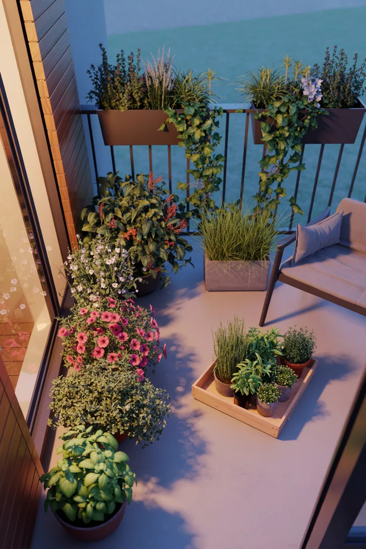 Bunte Pflanzenarrangements in Blumenkästen, darunter Hängepetunien, Efeu, Ziersalbei, Basilikum und Ziergräser in dekorativen Pflanzentöpfen.